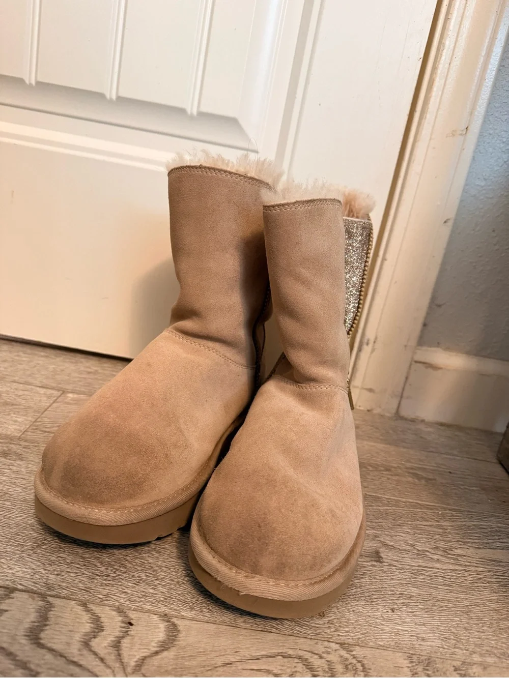 UGG Classic Short Sparkle Zip Boots – Women’s Size 7